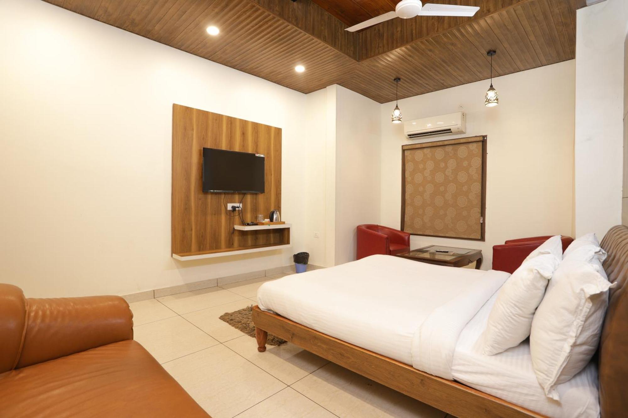 Hotel Razia Inn Hisar Exterior photo