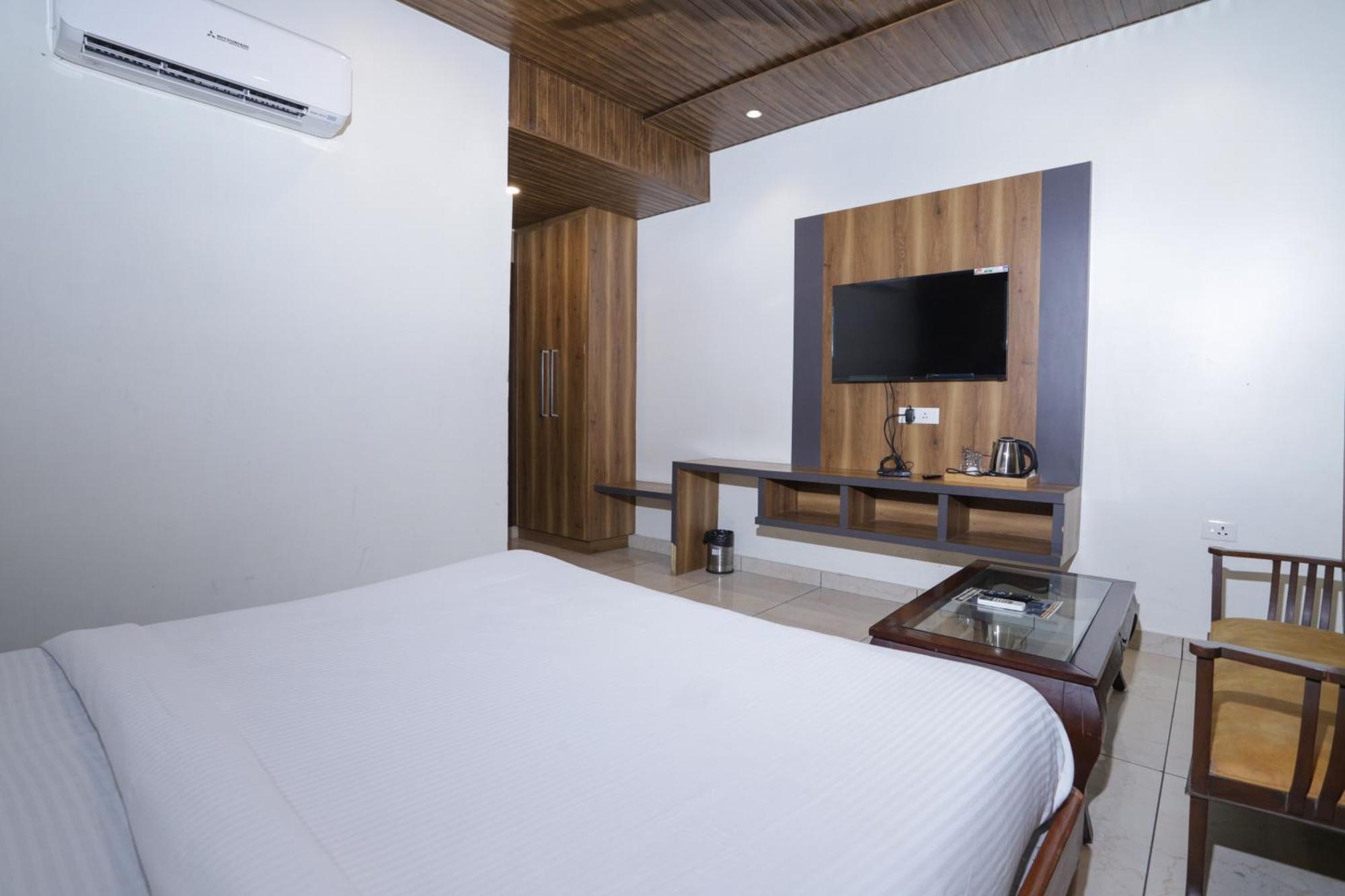 Hotel Razia Inn Hisar Exterior photo