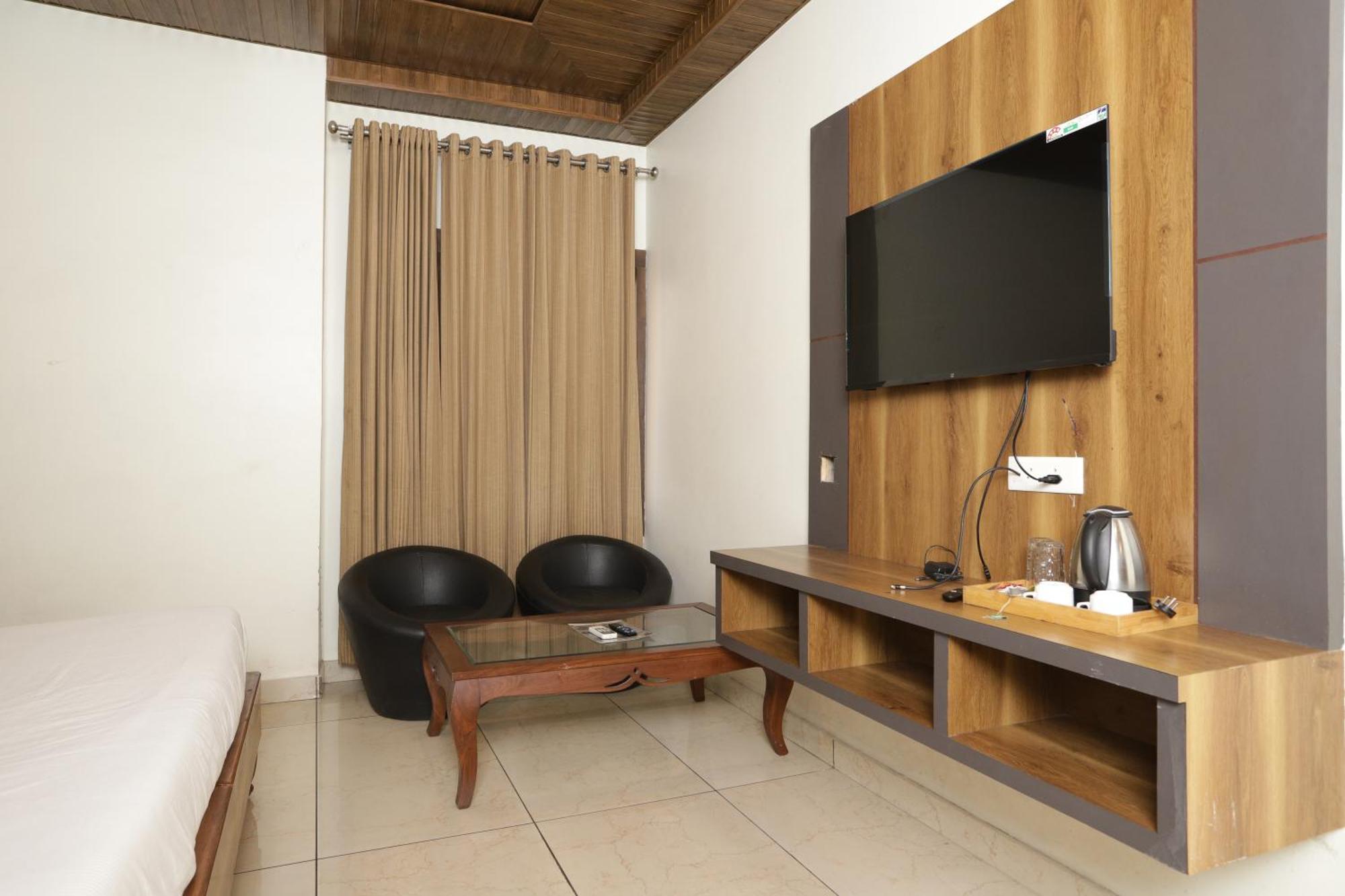 Hotel Razia Inn Hisar Exterior photo