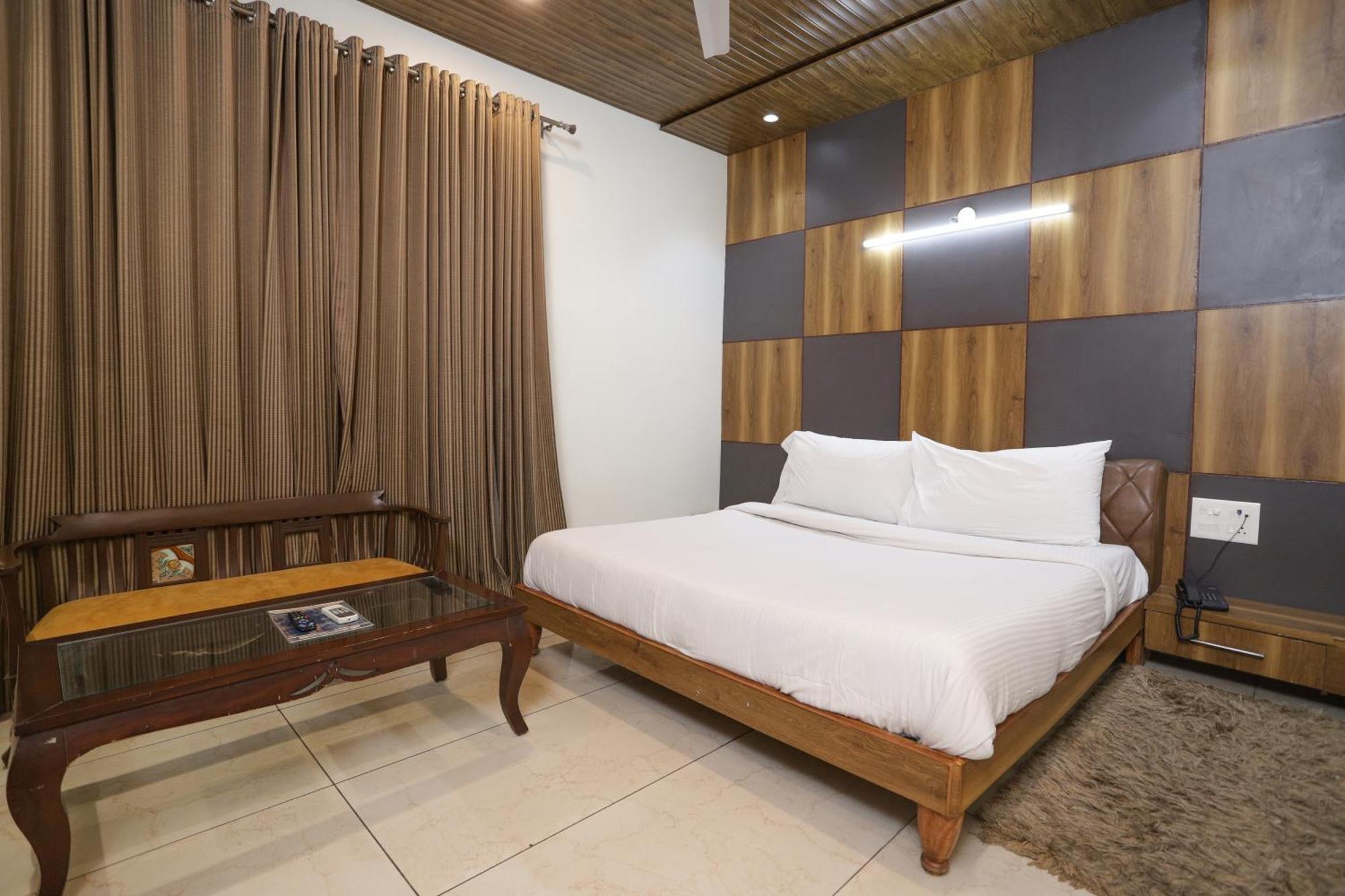 Hotel Razia Inn Hisar Exterior photo