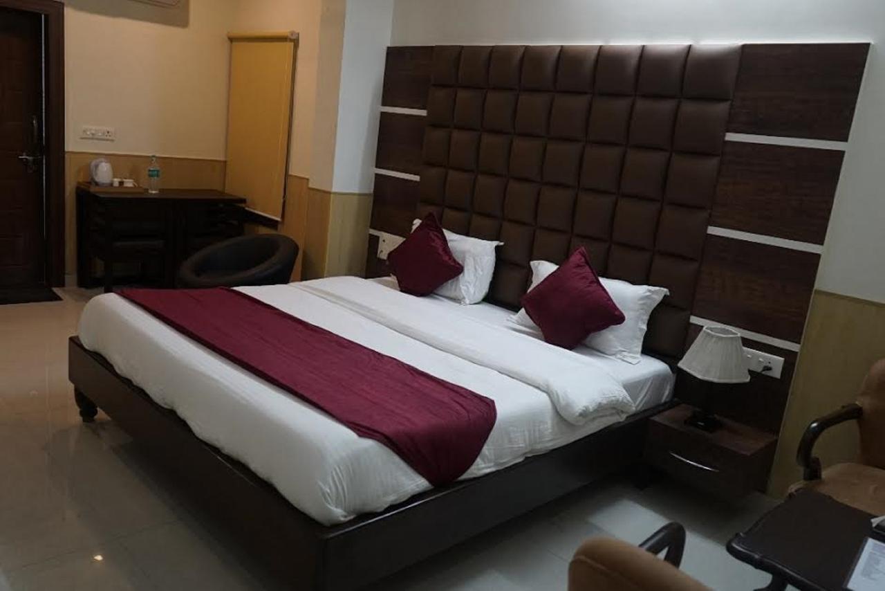 Hotel Razia Inn Hisar Exterior photo