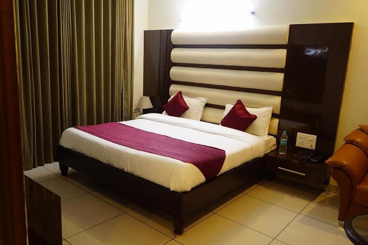 Hotel Razia Inn Hisar Exterior photo